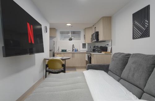 North Central Edmonton Apartment | Modern Suite by Royal Alexandra Hospital l Free Parking WiFi Netflix