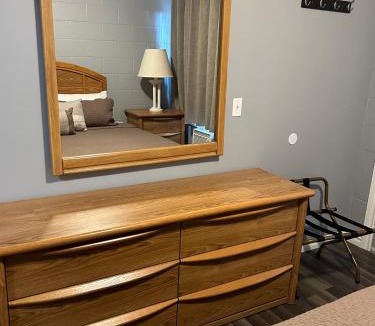 Fauquier Hotel | Arrow Lake Motel