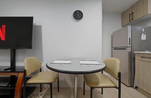 North Central Edmonton Apartment | Modern Suite by Royal Alexandra Hospital l Free Parking WiFi Netflix