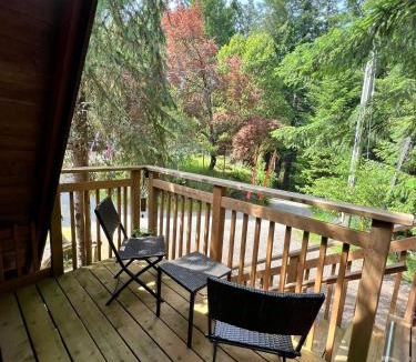 Salt Spring Island House | Five Elements Lodge B&B with Outdoor Spa