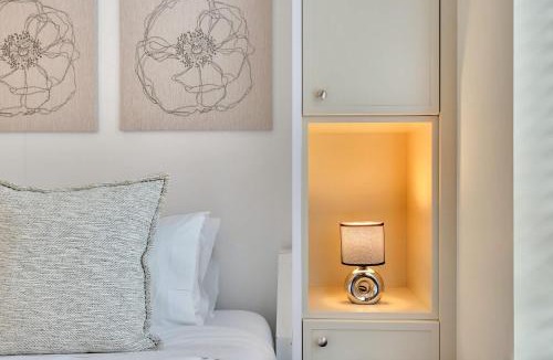 Village North House | Newly Renovated KING BED STUDIO in the Village