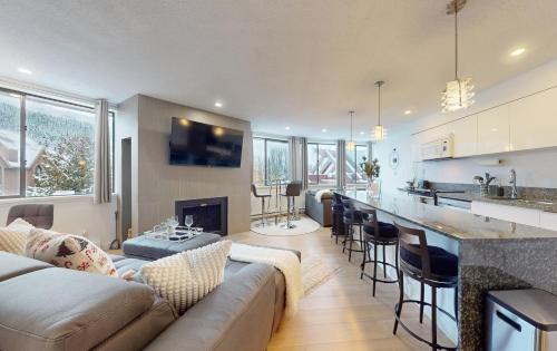 Whistler Village Apartment | Whistler village central stay!