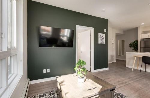 Shaganappi Apartment | Free Heated Parking, Close to DT, Pet Friendly