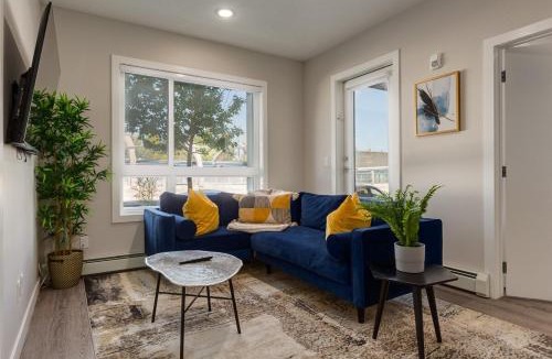 Shaganappi Apartment | Pet Friendly 2 Bed Close to Downtown