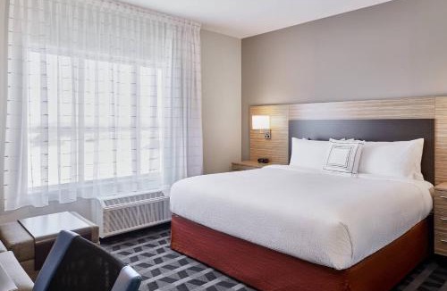 Medicine Hat Hotel | TownePlace Suites by Marriott Medicine Hat