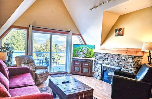 Invermere Apartment | Heron Point by StayIn