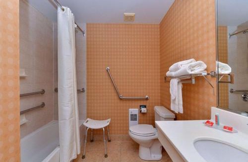Banff Trail Hotel | Econo Lodge Inn & Suites University