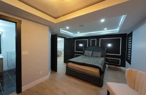 Southeast Calgary House | The Luxe Escape Calgary I 3BR Vacation Home
