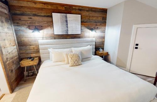Village North Apartment | Sunpath #36
