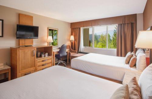 Revelstoke Hotel | Coast Hillcrest Hotel