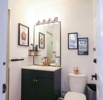 Steveston House | Chic Artistic Studio Suite Exceptional Luxury with private entry