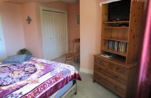 Westshore Estates Bed & Breakfast | Okanagan Lake Sunrise BB