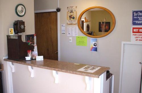 East Kootenay Hotel | Travellers Motel