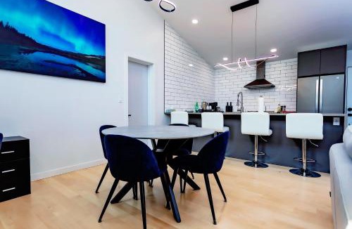 Kitimat House | LuxQuarters Bumbleberry Guest House