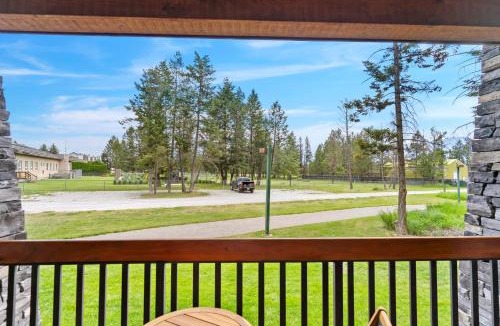 Radium Hot Springs Apartment | Grizzly Springs Outdoor Pool Hot Tub Fireplace