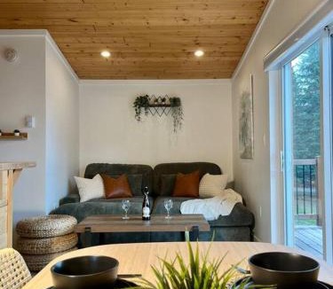 Golden Ski Chalet | Golden Cabin - Hot Tub - Games Barn - Theatre