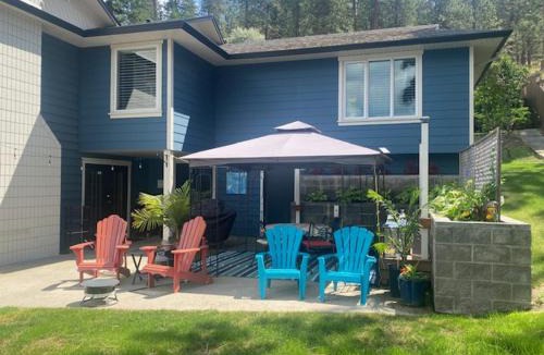 Okanagan Centre Bed & Breakfast | The Blue House Bed and Breakfast