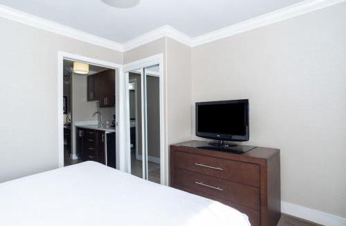 Southeast Calgary Hotel | Sandman Hotel & Suites Calgary South