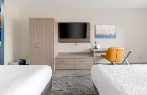 Southwest Edmonton Hotel | Holiday Inn Express Hotel & Suites-Edmonton South by IHG
