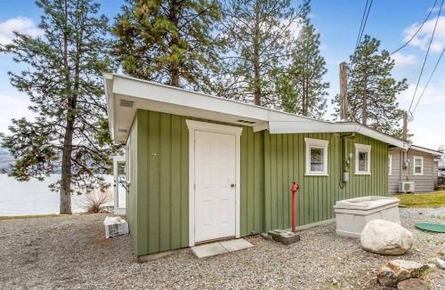Central Okanagan House | Secluded Cabin On The Lake #7