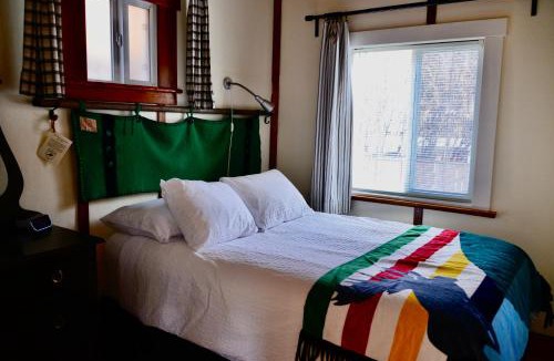 Banff House | Banff Beaver Cabins