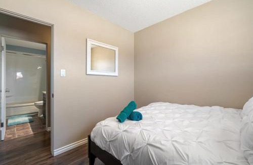 Drumheller House | Bahama Breeze I Hot Tub I Pool I 5 Bedroom