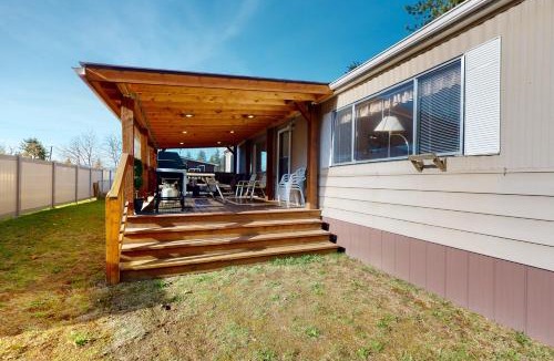 Christina Lake House | Lazy Dayz Cottage
