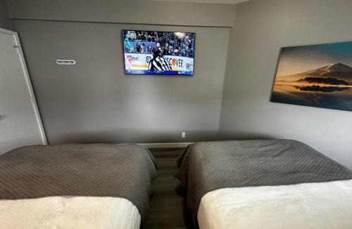 Canmore Apartment | Luxury Two Queen Beds Condo - Grande Rockies Resort Indoor Parking Pool Hot tub GYM