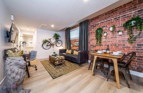 Jasper Place Apartment | Luxe New York Style Bsmt Suite, Near DT & WEM, King Bed, WiFi