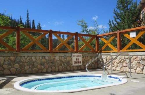 Sun Peaks Cabin | Fireside Lodge #223