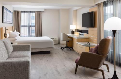 Kelowna Central Business District Resort | Delta Hotels by Marriott Grand Okanagan Resort