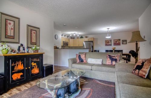 Invermere Apartment | Mountain getaway condo - 5 min walk to the beach!
