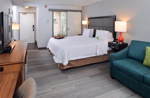 Banff Trail Hotel | Hampton Inn & Suites by Hilton Calgary University NW