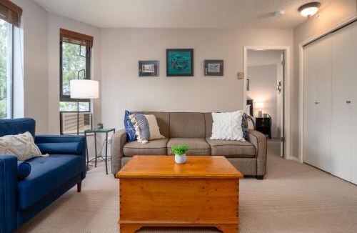 Upper Village House | 1BR in Marquise, Close to Ski Hill, Pool, Sauna, Hot Tub, Fitness Suite, Fireplace
