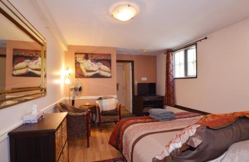 James Bay Bed & Breakfast | Marketa's Bed and Breakfast