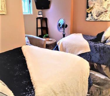 James Bay Bed & Breakfast | Marketa's Bed and Breakfast
