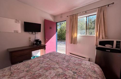 Tofino Hotel | Dolphin Motel