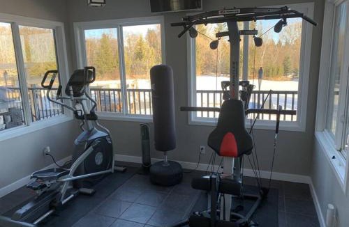 Sherwood Park House | Dragonfly Inn Loft & Walkout Suites