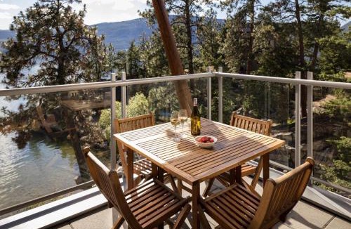 Vernon House | Outback Lakeside Vacation Homes