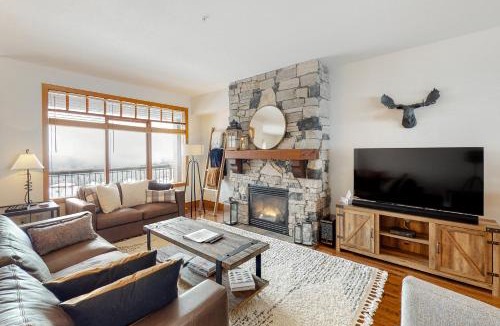 Big White Ski Resort House | Blacksmith Lodge 4