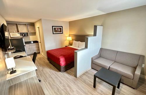 Pincher Creek Hotel | Econo Lodge Inn & Suites Pincher Creek