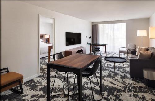 Richmond City Centre Hotel | Sheraton Vancouver Airport Hotel