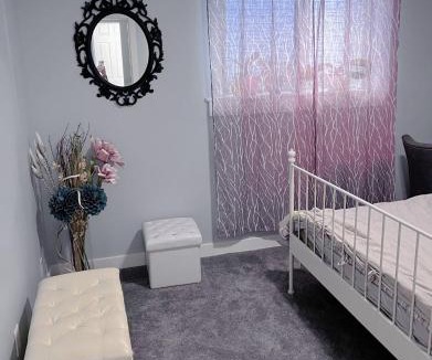 Citadel House | Banff Garden Suite&2mins Bus station Close LRT& Free Parking