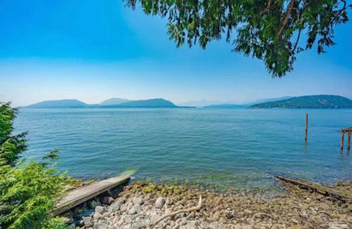 Vancouver House | SALT COTTAGE Waterfront Guest House with Superb Views