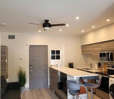 Vernon Apartment | Lakeside studio with pool