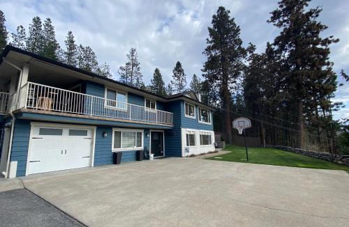 Okanagan Centre Bed & Breakfast | The Blue House Bed and Breakfast