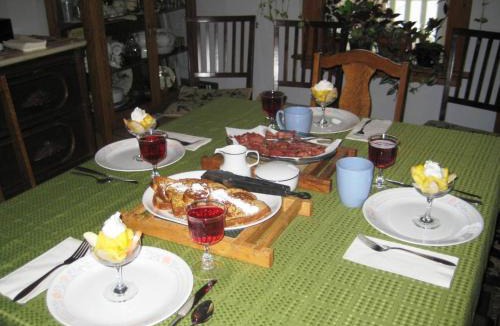 Stettler Bed & Breakfast | Phoenix House B&B