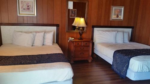 Pincher Creek Hotel | Blue Mountain Motel