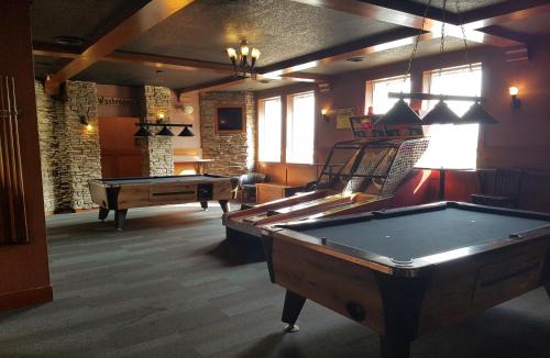 Hinton Hotel | Twin Pine Inn & Suites