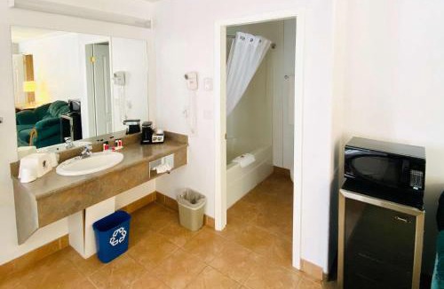 100 Mile House Hotel | Super 8 by Wyndham 100 Mile House